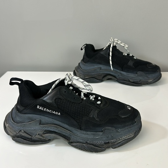 Balenciaga Triple S Sneakers Size 41/8 Authenticated - Picture 3 of 16